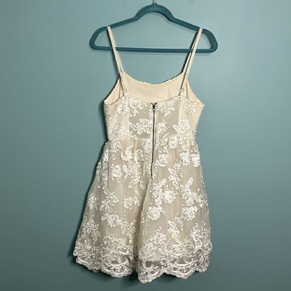 ALICE+OLIVIA Rora Lace Overlay Pouf Mini Cocktail dress in Ivory - Picture 10 of 12